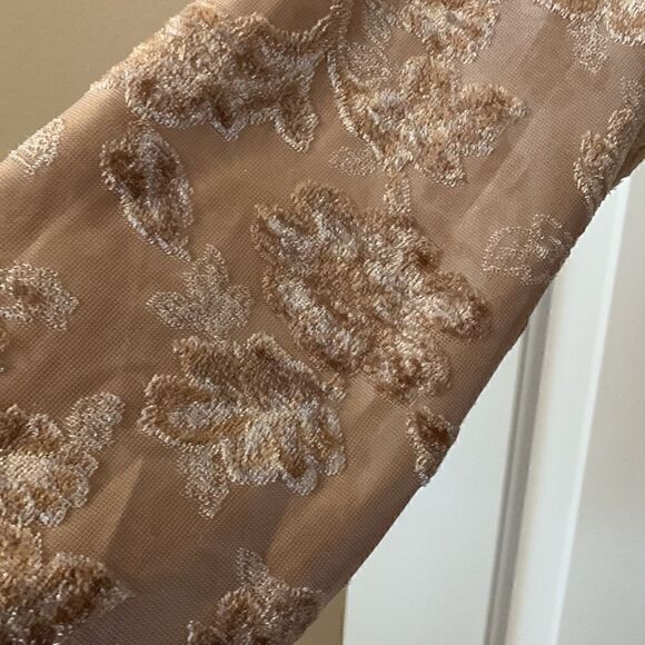 NWT WILD HONEY Pink Taupe Surplice Neck Floral Ruffled Sheer Mesh Sleeves Romper - Picture 6 of 10